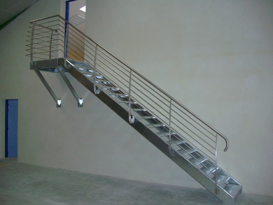 ESCALIER_EN_ACIER_GALVANISE_GARDE_CORPS_EN_INOX__site_internet_albums_.jpg